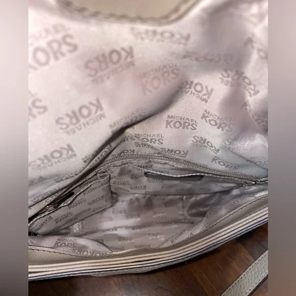 Michael Michael Kors Bedford Tassel Pebbled Leather Shoulder Bag in Taupe - Picture 4 of 10